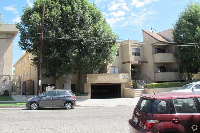 Building Photo - Clark Apartments