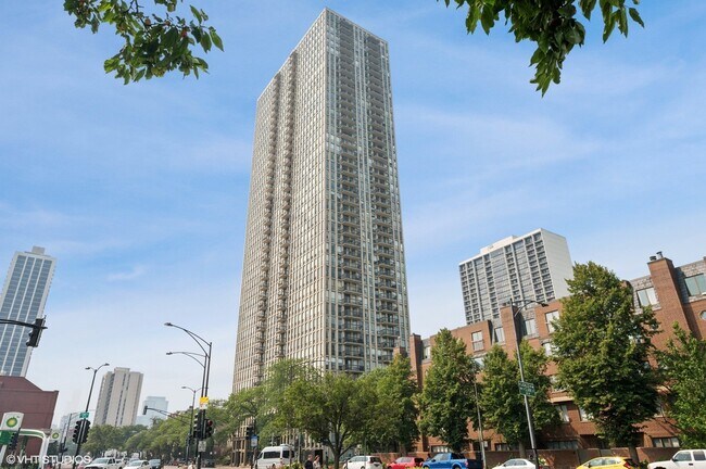 Building Photo - 1660 N La Salle Dr