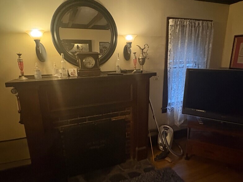 Livingroom - 117 Linden Ave