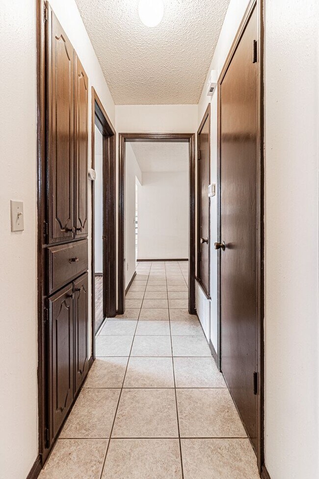 Building Photo - 3 Bed 1.5 Bath in Del City!