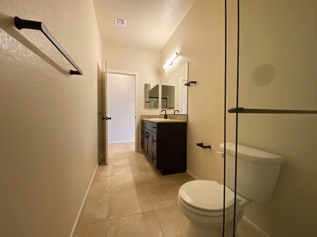 Building Photo - 4 BED 3 BATH Townhome, 1 LOFT, 2 GARAGES, GATED!