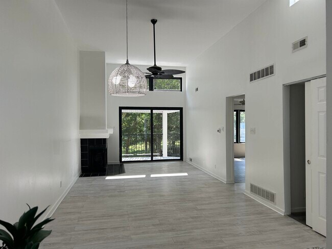 Building Photo - 20 Tilton Club
