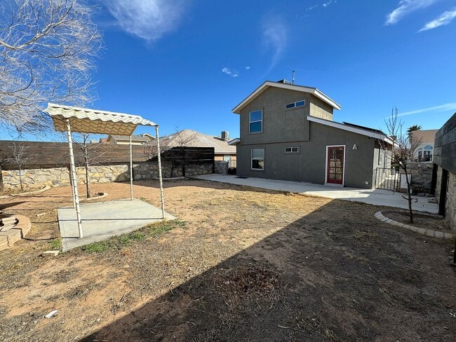 Building Photo - Northeast El Paso 3 Bed Refrig A/C