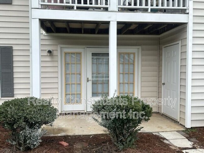 Building Photo - 800 Folly Ct