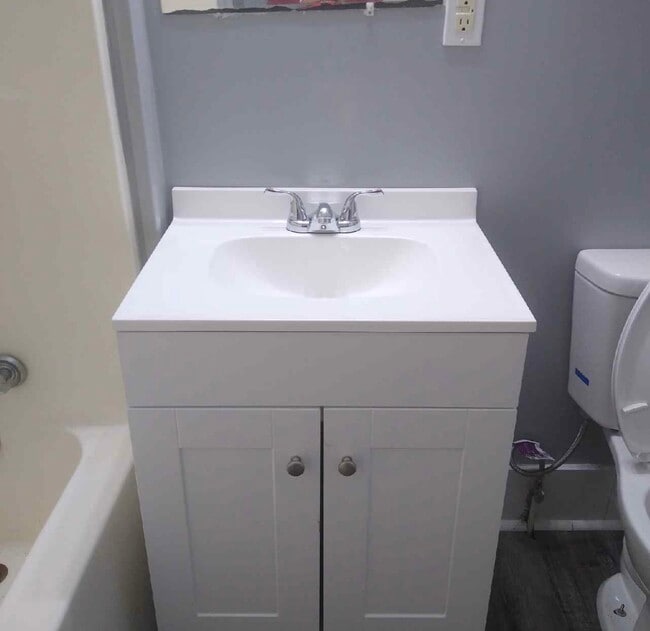 Building Photo - 212 S Bonner St