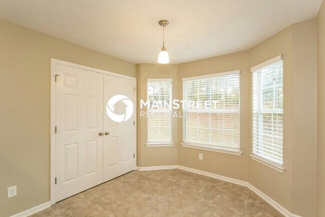 Building Photo - 4 Bedroom Pet-Friendly Home in Douglasville, GA with Main Street Renewal