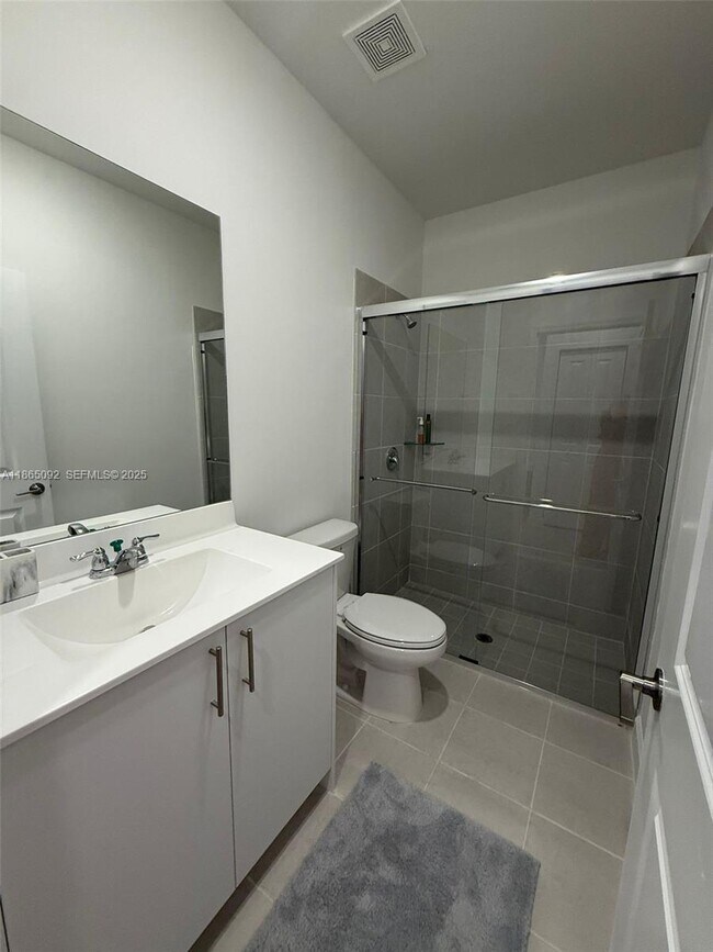 Building Photo - 2832 SE 23rd Ave