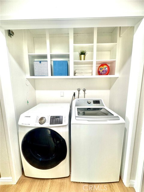 Building Photo - 2032 E Bermuda St