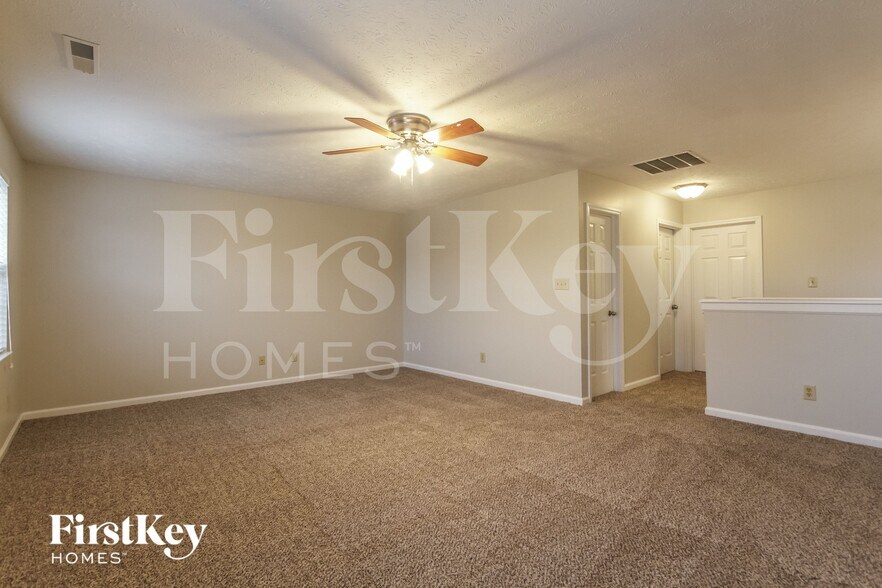 Building Photo - 5842 Glen Haven Blvd