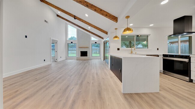 Building Photo - 2407 Bradford Dr