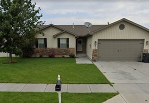 Building Photo - 1775 Brookview Dr