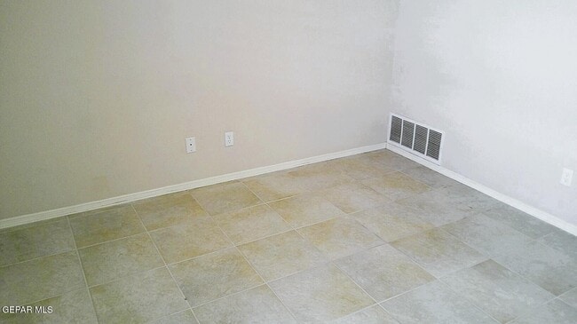 Building Photo - 901 Las Aves Pl