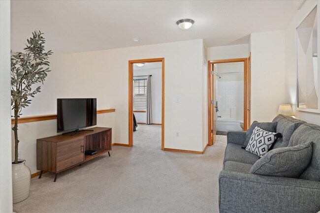 Building Photo - Beautiful 3 bedroom 2.5 bathroom Lake Stevens home!