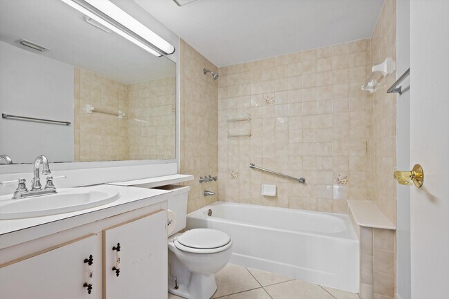 Building Photo - 2732 SW Matheson Ave