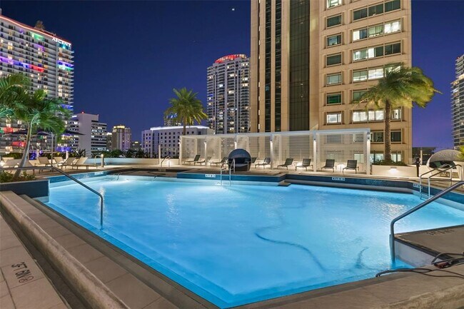 Building Photo - 275 1st Ave S