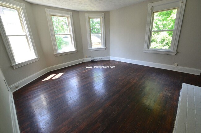 Building Photo - 529 Hawthorne Ave