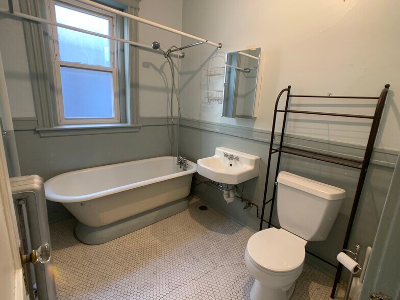 Building Photo - 65 Saint Marys St