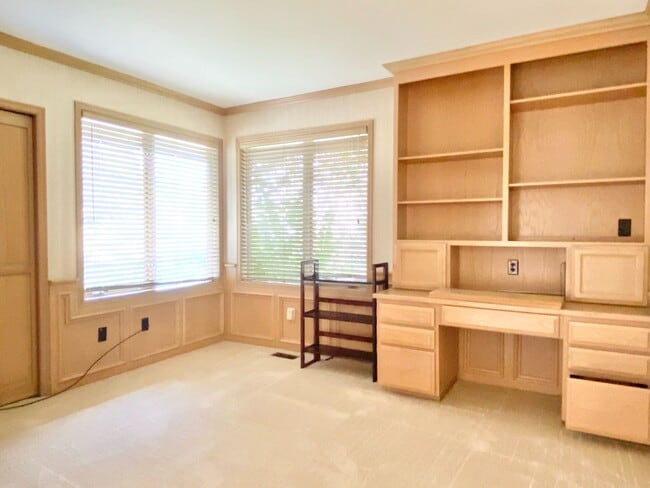 Building Photo - Gorgeous Lakeview Home for rent