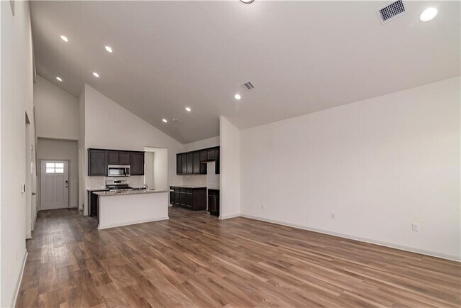 Building Photo - 132 Shiner Ln