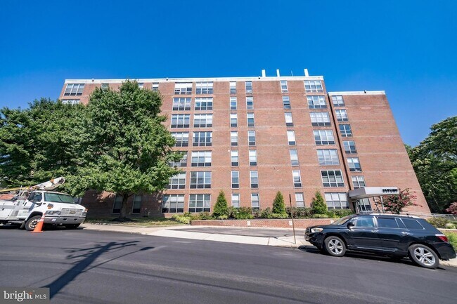 Building Photo - 6100 Henry Ave