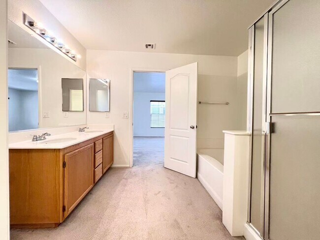 Building Photo - 11143 Ranch Valley St