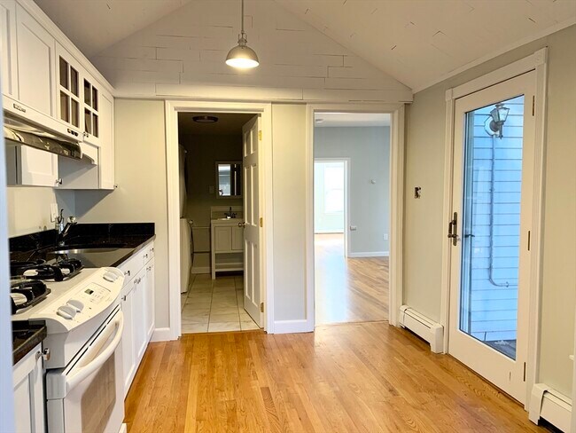 Building Photo - 89 Green St