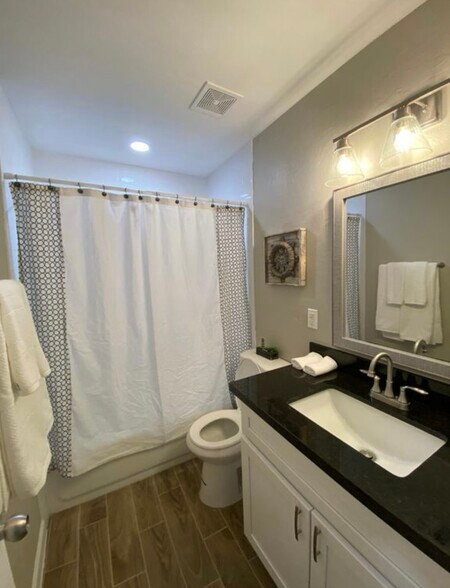 Building Photo - 1449 N Wycliff Cir