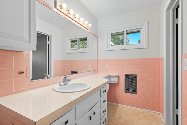 Building Photo - Furnished Room Rental - Pfafftown