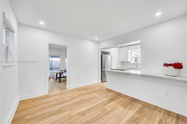 Building Photo - 1960 NE 182nd St