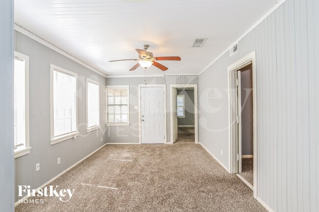 Building Photo - 1225 19th Ave N