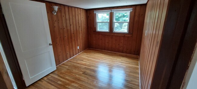 Office or 2nd floor sitting area - 2916 Woodleigh St