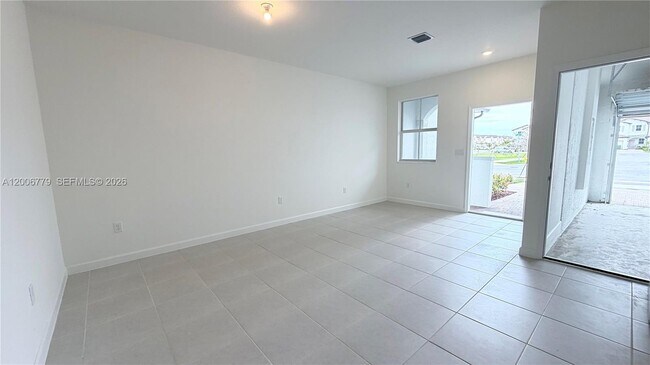 Building Photo - 2537 SE 27th Ct