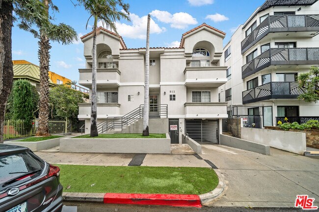 Building Photo - 812 N Hudson Ave