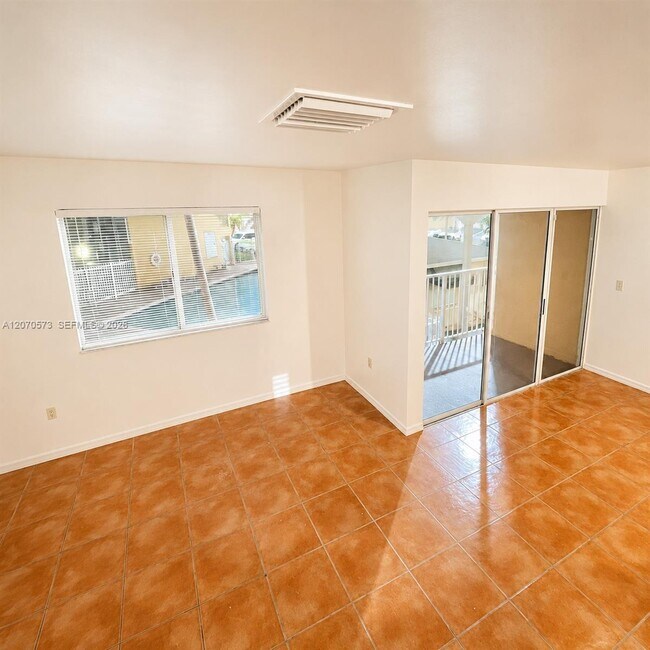 Building Photo - 6235 SW Kendale Lakes Cir