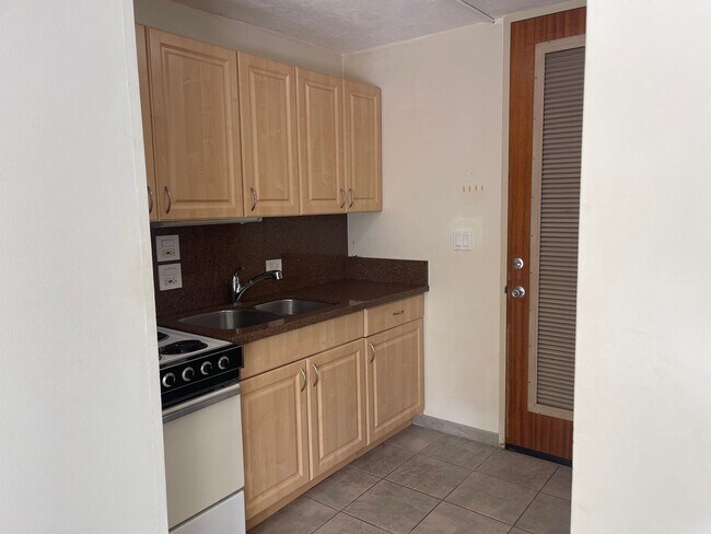 Building Photo - 1511 Nuuanu Ave