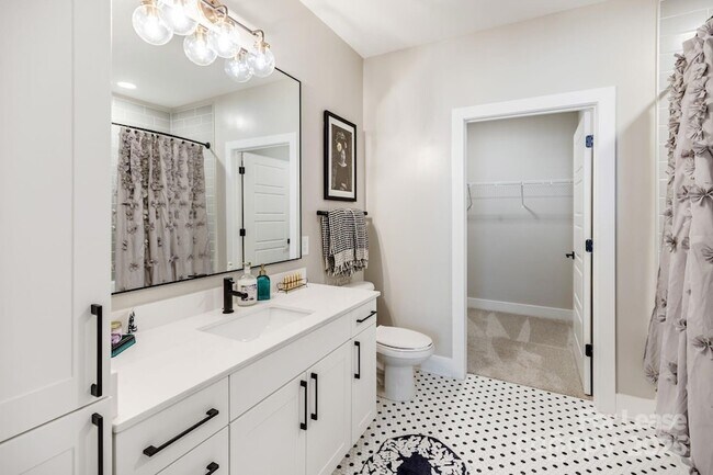 Building Photo - 101 W Morehead St