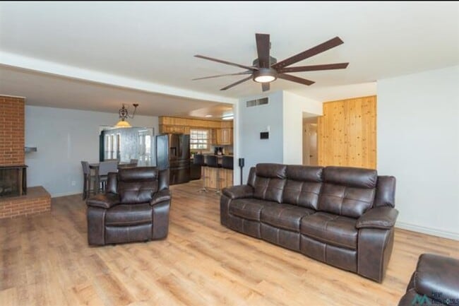 Building Photo - 1403 W Bonita Dr