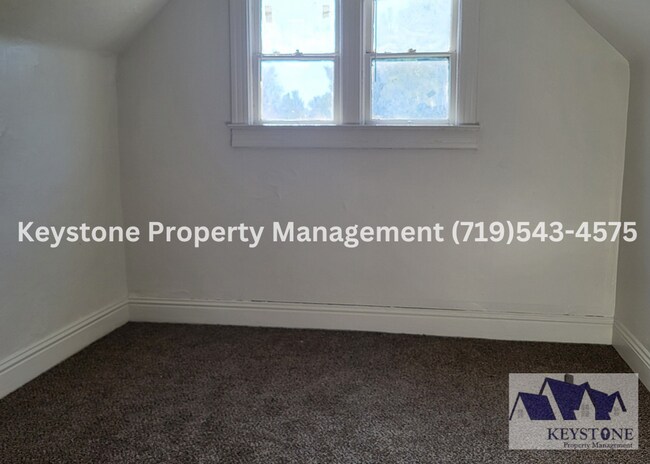 Building Photo - $400 Off Move In Special! Centrally Located, 2nd Floor Apartment with 1 Bedroom/1 Bathroom  - $80...