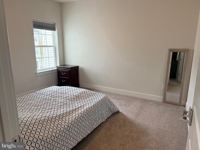 Building Photo - 161 Livingston Ln