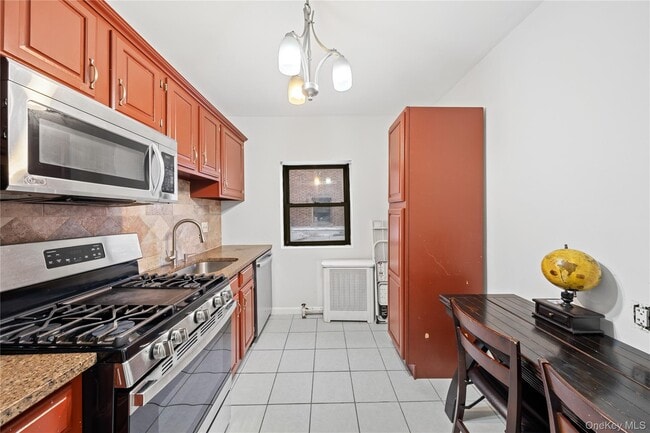 Building Photo - 240 Halstead Ave