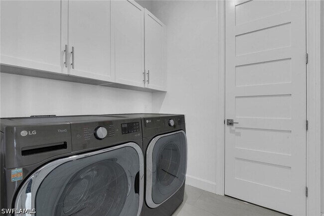 Building Photo - 6585 Dominica Dr
