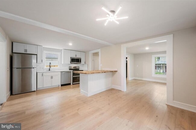 Building Photo - 553 Highland Ave