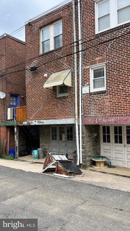 Building Photo - 228 Copley Rd