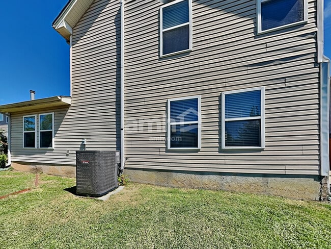 Building Photo - 2853 Park Knoll Dr