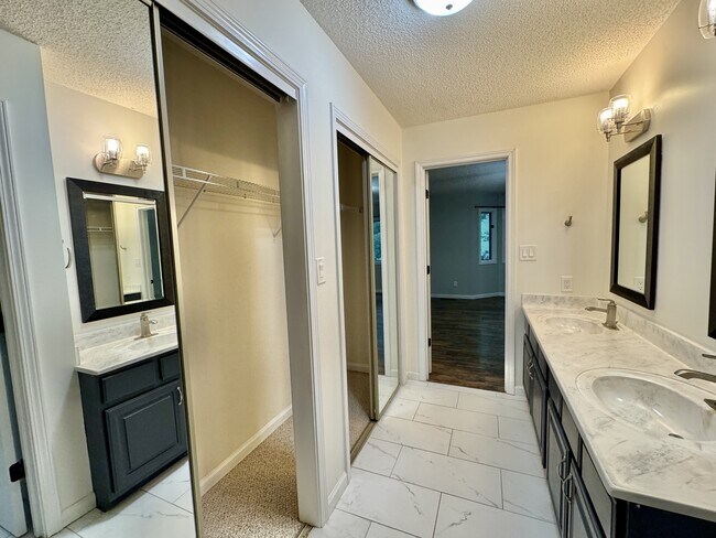 Building Photo - 310 Paoli Trce