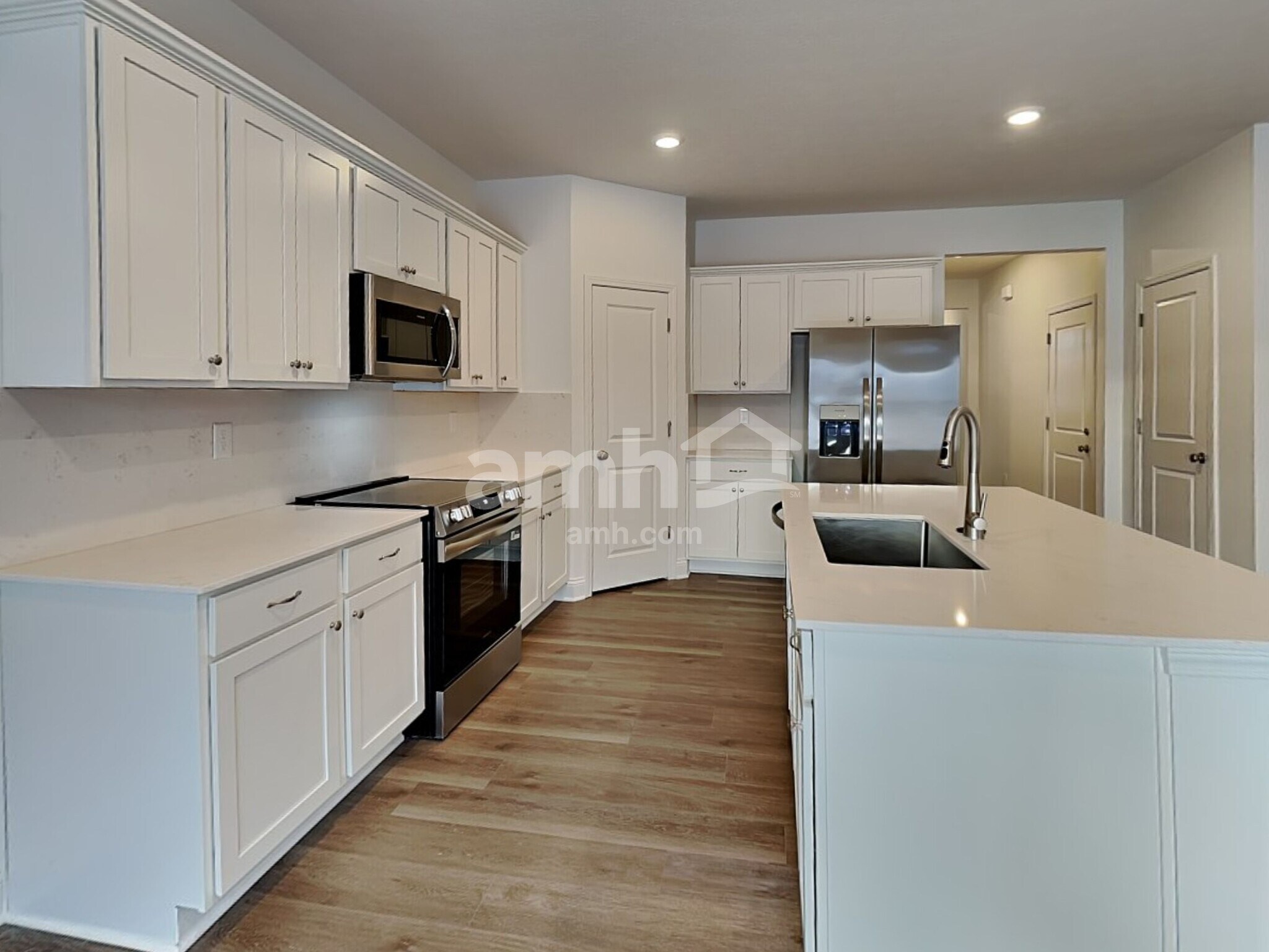 Building Photo - 980 Heritage Blvd