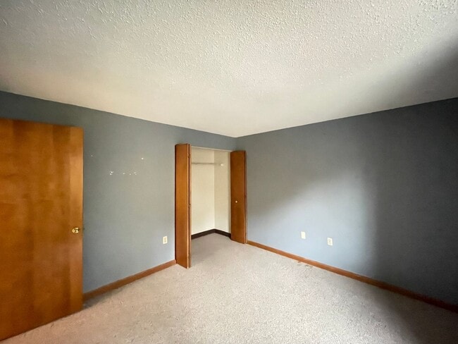 Building Photo - 37 Alice Dr