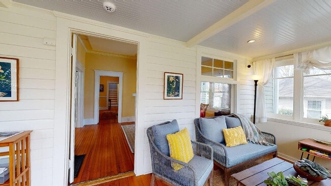 Building Photo - Fully furnished Dilworth Bungalow Home