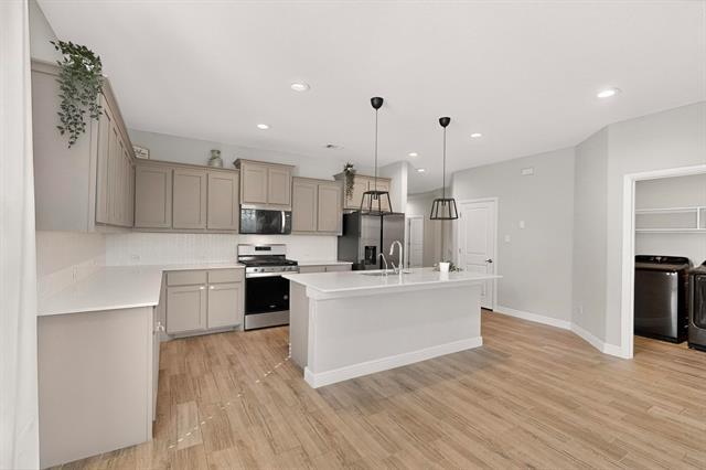 Building Photo - 625 Hogan Dr