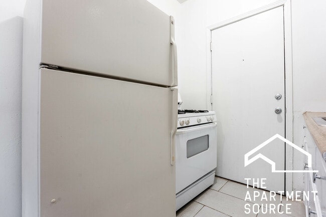 Building Photo - 931 W Sunnyside Ave